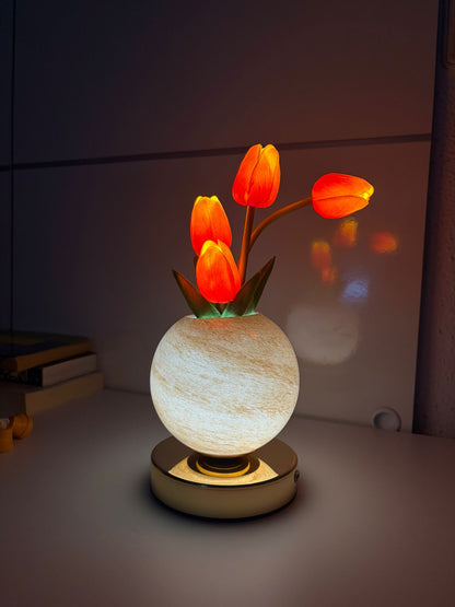 Lámpara de tulipanes con 3 tonos de luz diferentes .